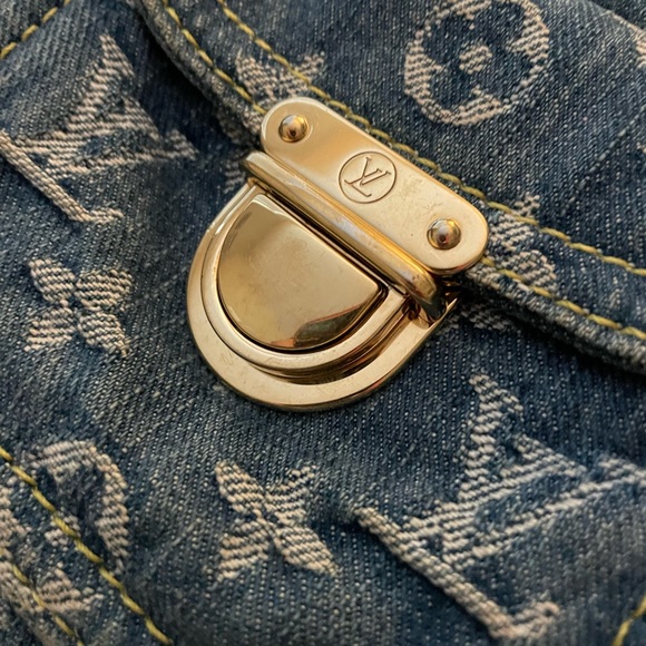 Gorgeous Louis Vuitton denim hobo style bag - Picture 4 of 9